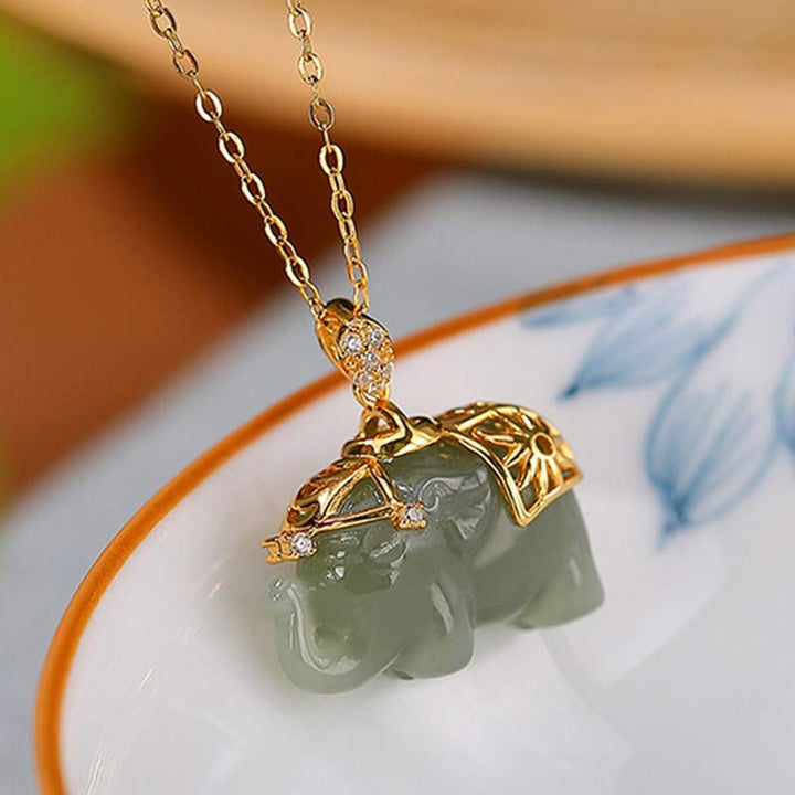Kette Jade Elefant – Segen & Wohlstand – Bild 6 – Kette Jade Elefant grüner Stein Anhänger goldene Fassung Halskette