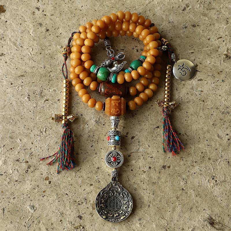 Mala Bodhi Wohlstand Energie Armband aus orangefarbenen Perlen mit Anhängern