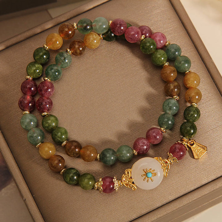 Buntes Turmalin Jade Armband mit Blume Anhänger elegant präsentiert.