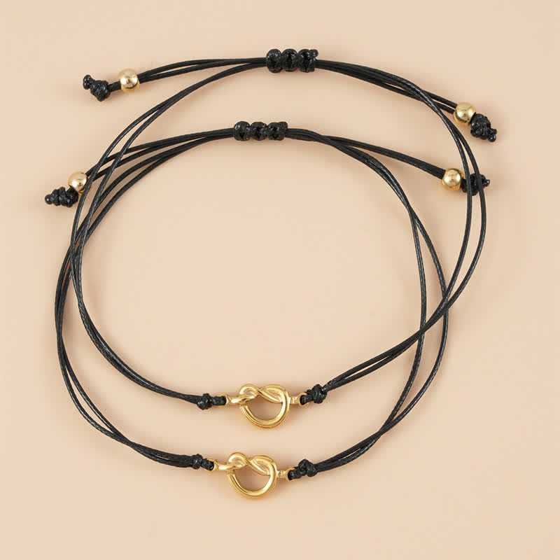 Zwei schwarze Armbänder Freundschaft Best Friend mit goldenem Herz-Anhänger.