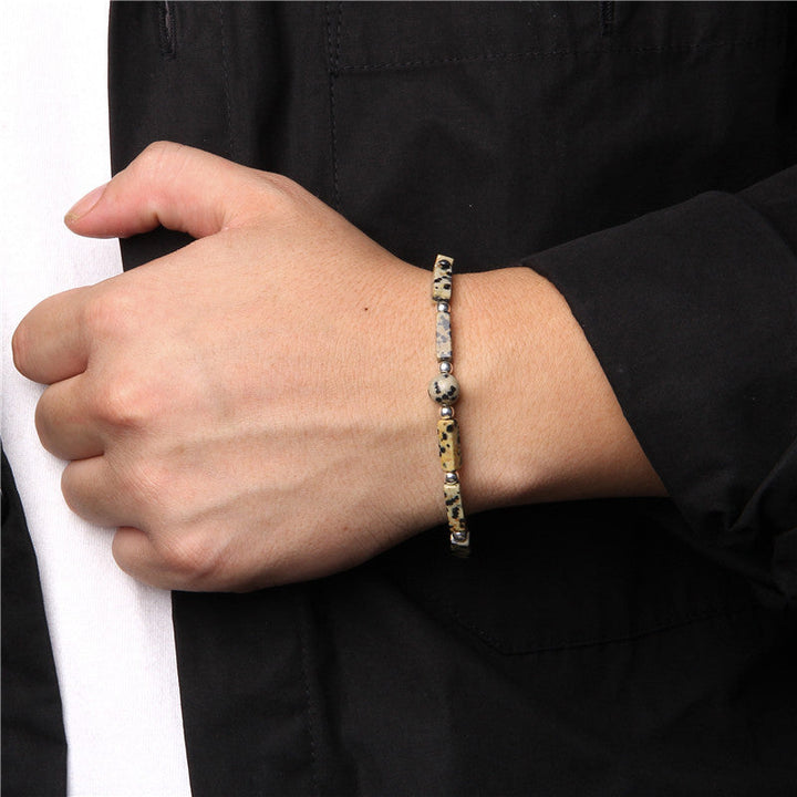 Armband Tigerauge Amethyst Balance am Handgelenk getragen Naturstein