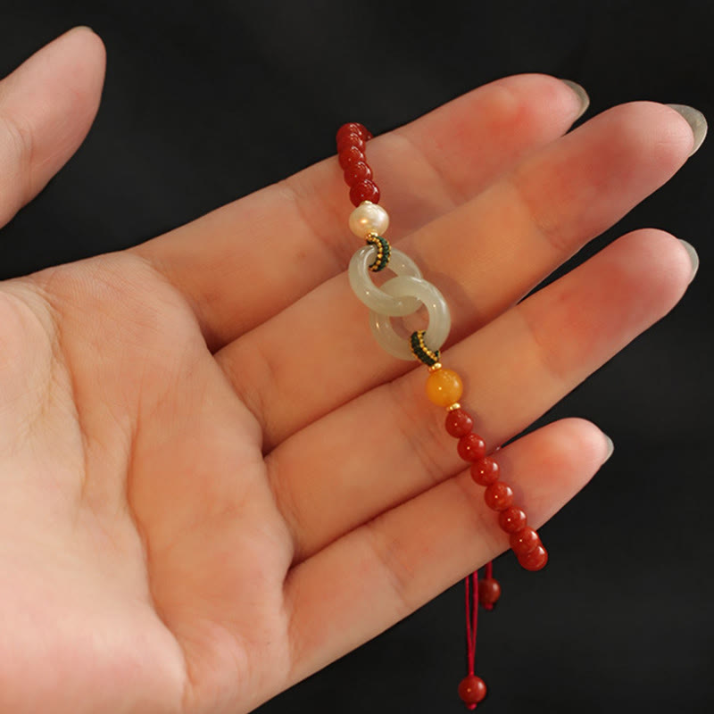 Armband Roter Achat Jade Frieden am Handgelenk getragen Naturstein elastisch