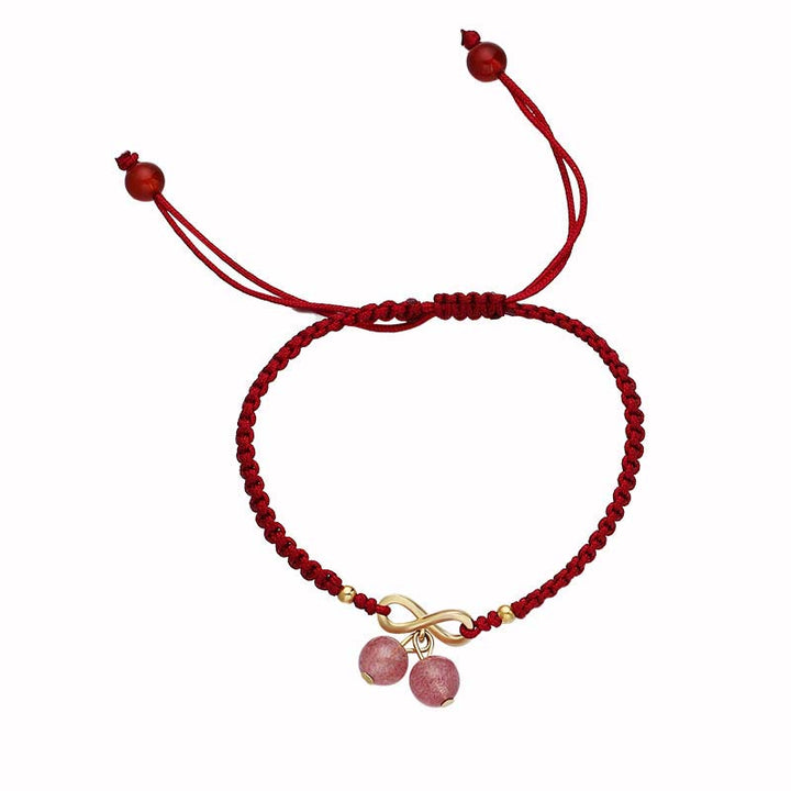 Rotes Armband mit Erdbeerquarz Kristallen und goldener Schließe elegant.