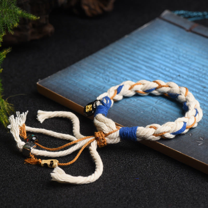 Armband – Glück & Wohlstand & Stärke, gedrehtes Seil weiß blau orange Perlen.