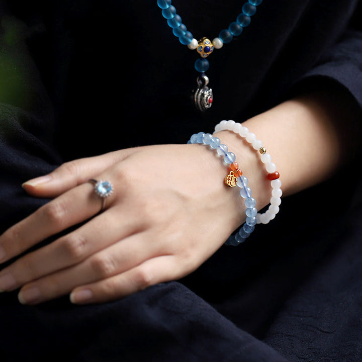 Armband Aquamarin Roter Achat – Heilung am Handgelenk elegant getragen