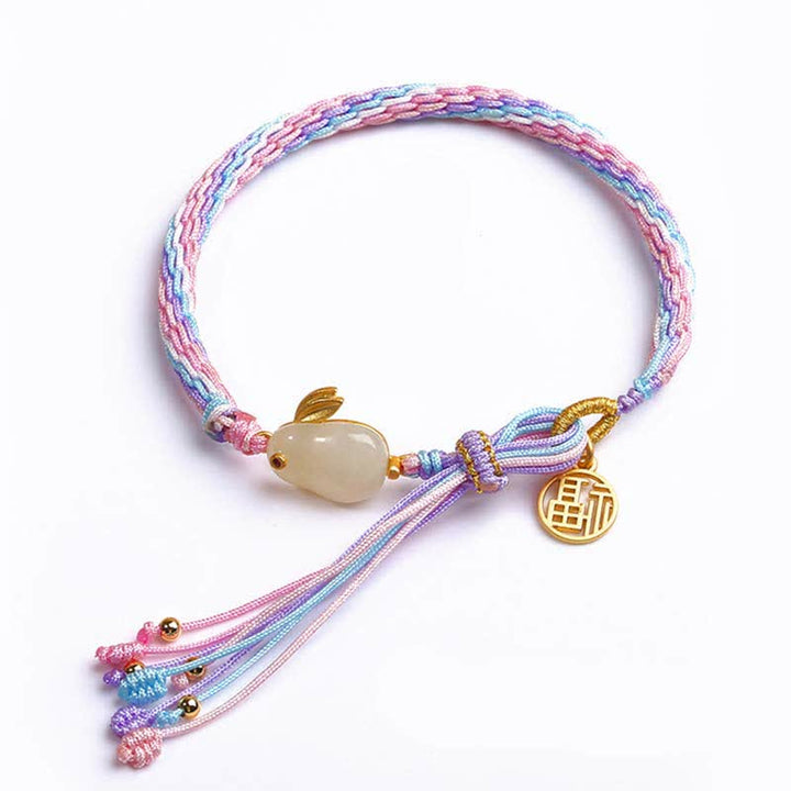 Mondstein Armband mit bunten Bändern, Naturstein und goldenem Charm, Flachaufnahme