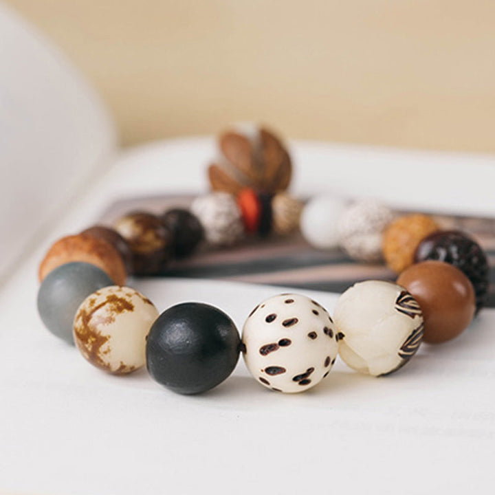 Armband Bodhi Lotus – Frieden mit schwarzen und weißen Perlen elastisch.