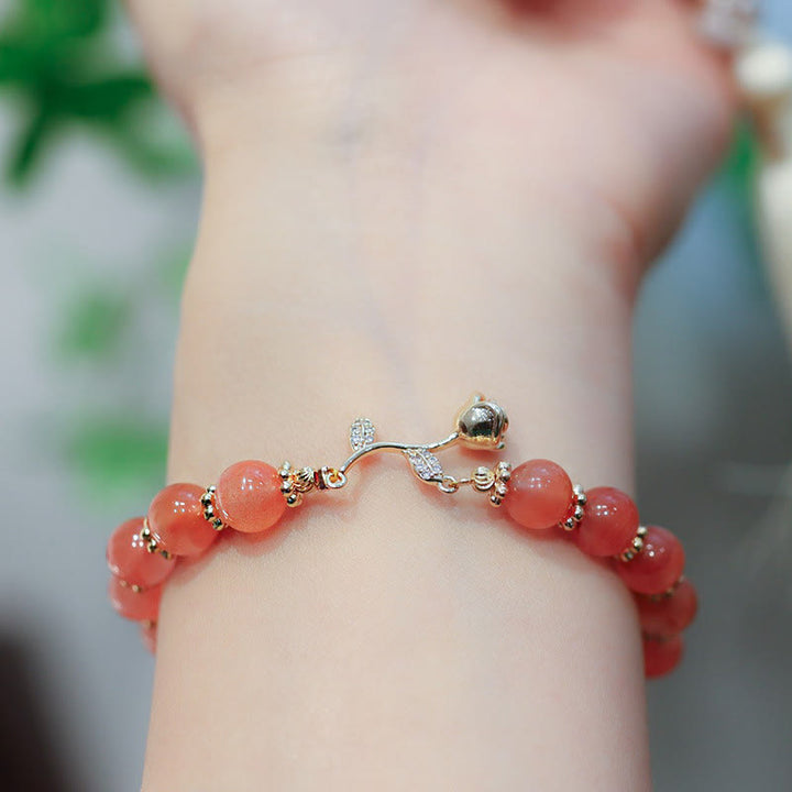 Armband Roter Achat – Ruhe elegantes Perlenarmband am Handgelenk getragen