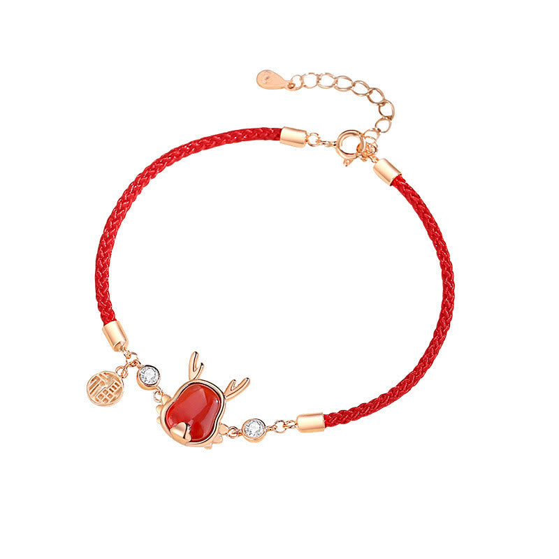 Rotes Armband mit Achat Anhänger und goldfarbenen Elementen elegant.