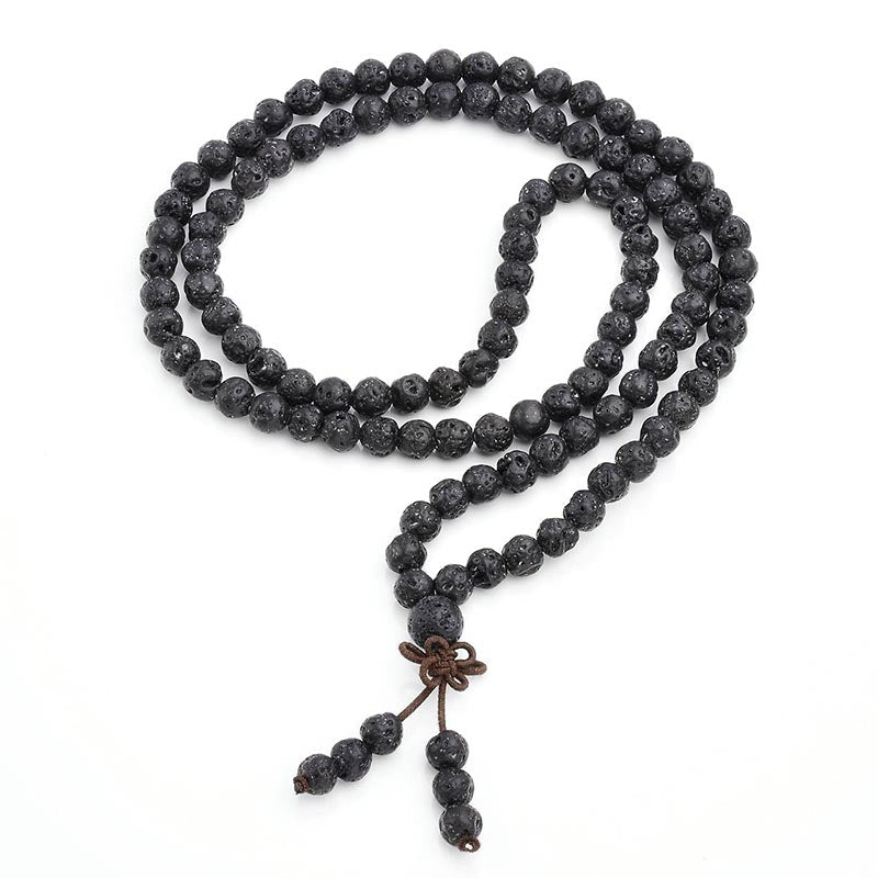 Schwarzes Lava Rock Armband mit 108 Perlen und Schutzknoten.