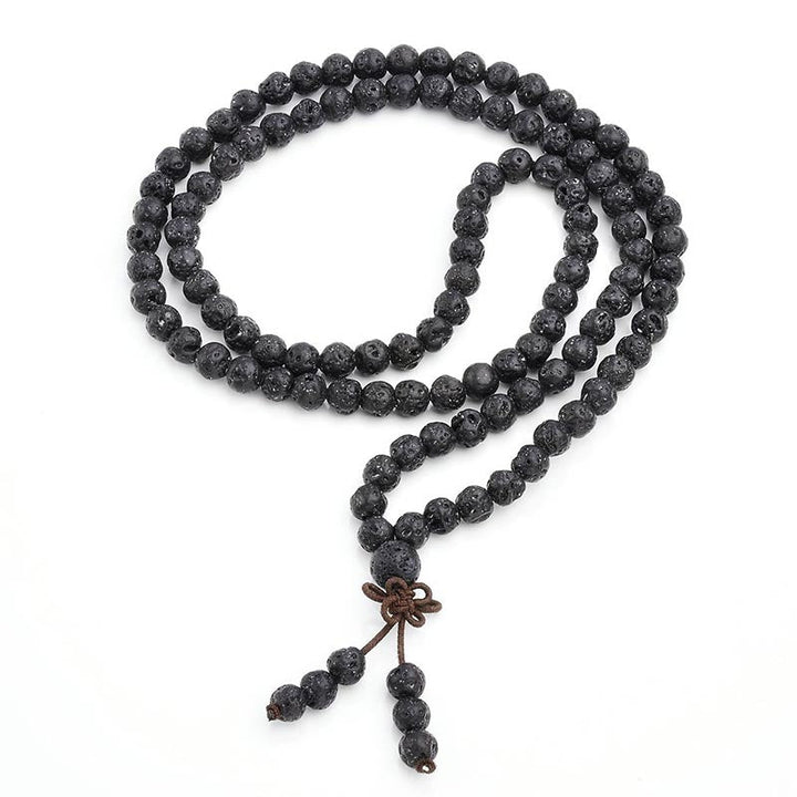 Schwarzes Lava Rock Armband mit 108 Perlen und Schutzknoten.