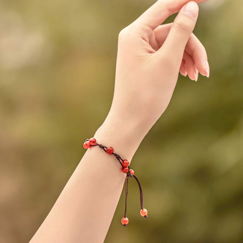Armband Roter Achat Zinnober – Ruhe am Handgelenk getragen elegant