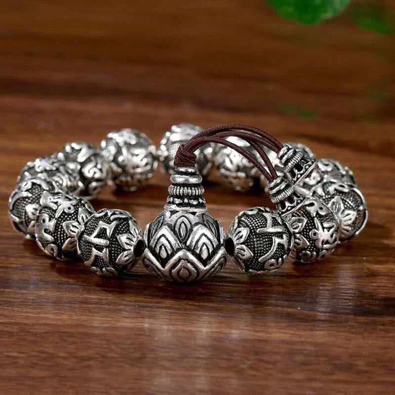 Silbernes Armband Om Mani Padme Hum mit ornamentalen Perlen Lederband