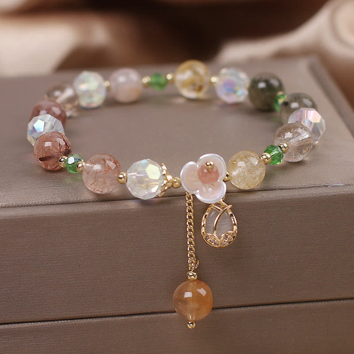 Armband Erdbeerquarz Fluorit – Heilung mit facettierten Halbedelsteinen und Anhänger