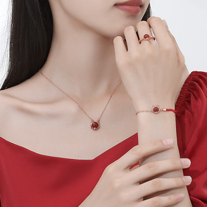 Rotes Achat Armband 925 Silber elegant am Handgelenk getragen