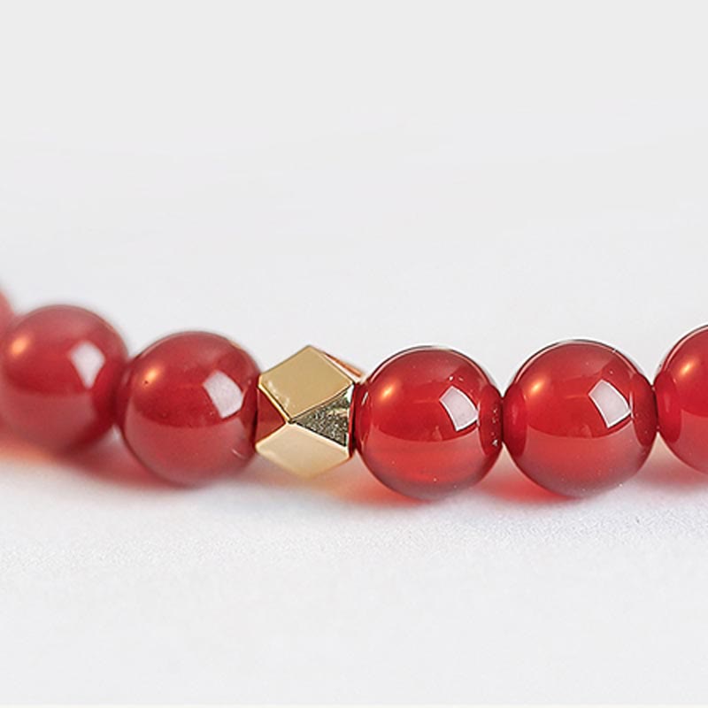 Rotes Achat Armband mit goldenem Würfel Naturstein elastisch glänzend