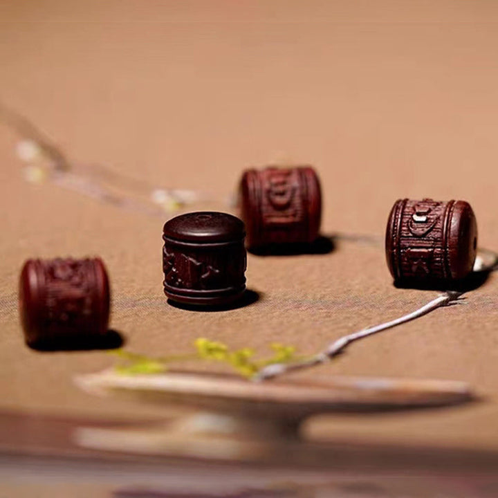 Obsidian Om Mani Padme Hum Armband mit geschnitzten roten Perlen Naturstein.