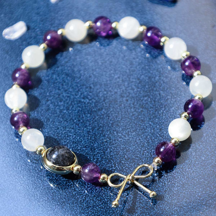 Armband Amethyst Katze – Energie mit weißen Mondsteinen und Amethyst Perlen