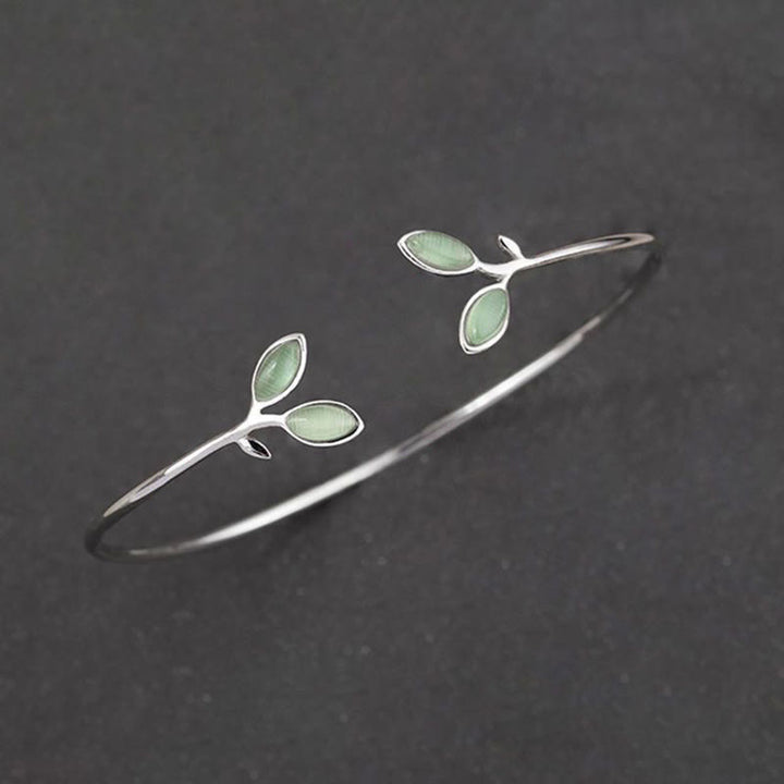 Armband Blatt Katzenauge silbern grüne Steine elegantes Design.
