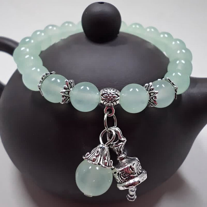Grünes Jade Armband Kristall – Energie mit silbernen Perlen elegant.