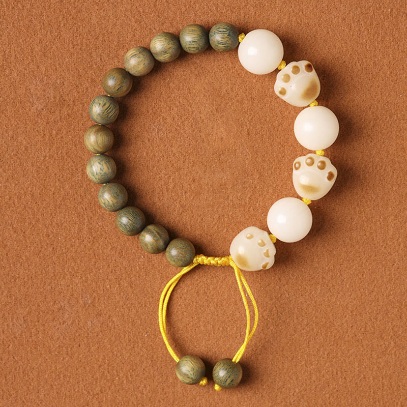 Armband Sandelholz Bodhi Katze grüne Perlen weiße Perlen gelb.