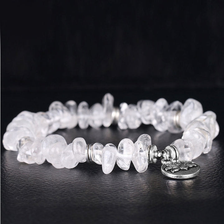 Armband Weißer Kristall Lotus Heilung mit silbernem Charm elegant.