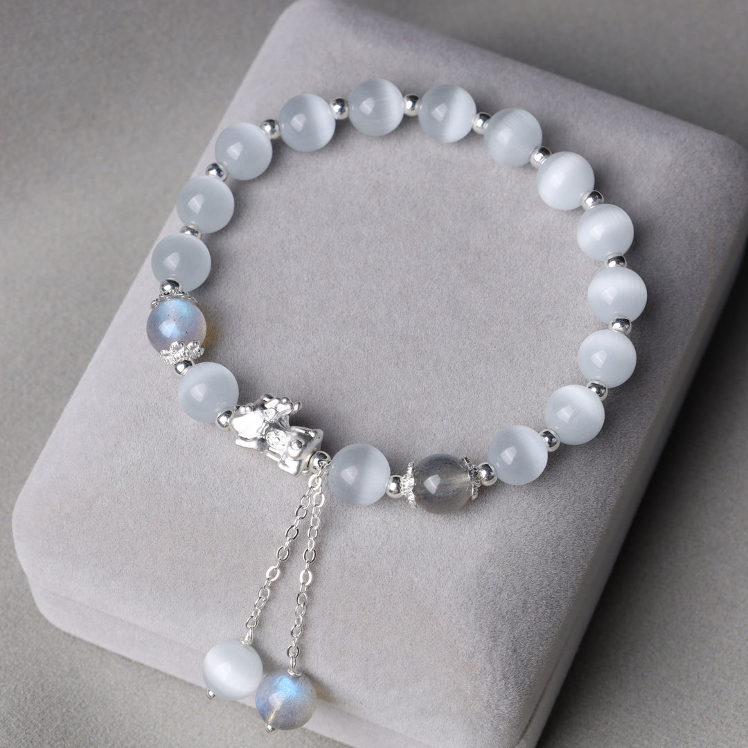Weißes Mondstein Armband mit Pixiu Charm silberne Perlen elegant.