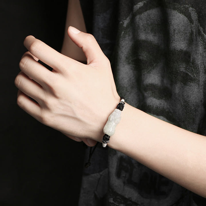 Jade Pixiu Armband am Handgelenk mit schwarzen Perlen Glück Wohlstand