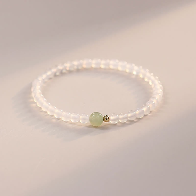 Armband Achat Jade – Schutz & Glück aus weißen Perlen mit grünem Stein