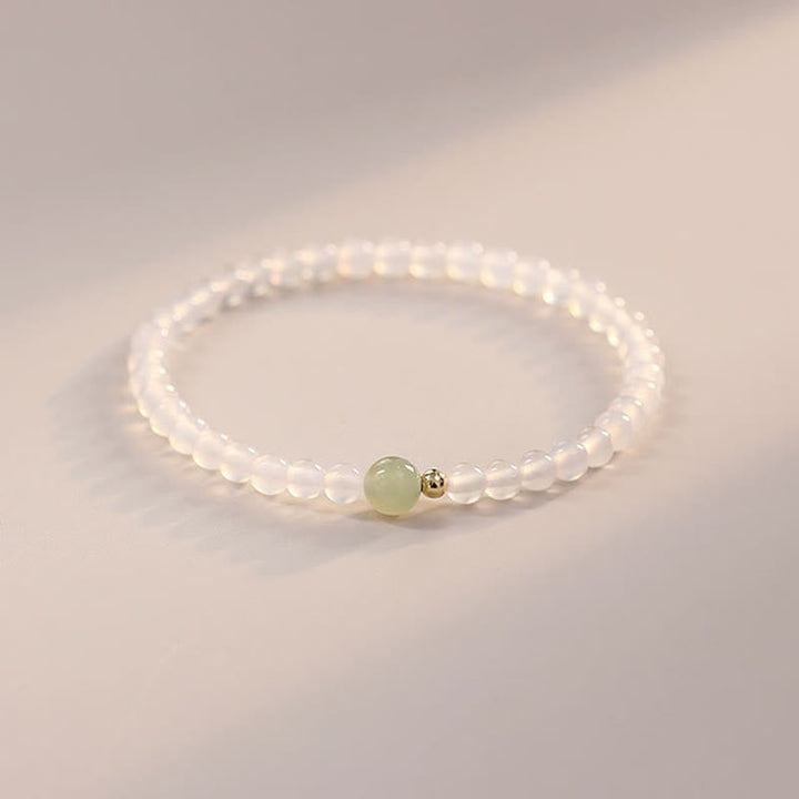 Armband Achat Jade – Schutz & Glück aus weißen Perlen mit grünem Stein