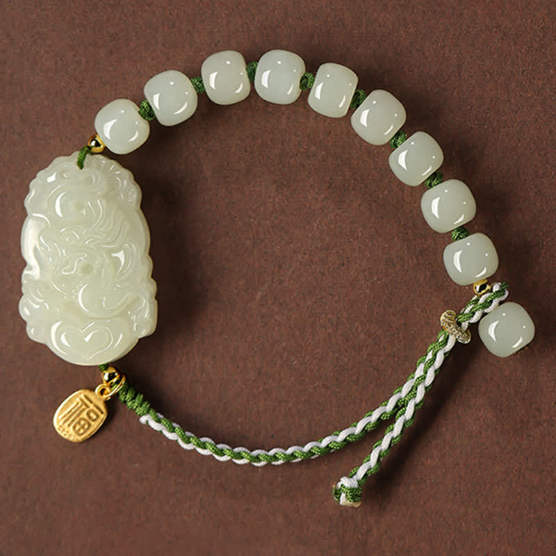 Jade Armband mit grünem Seil und chinesischem Anhänger elegant