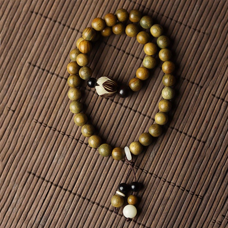 Armband Sandelholz Bodhi Lotus Perlen mit Lotus Anhänger braun