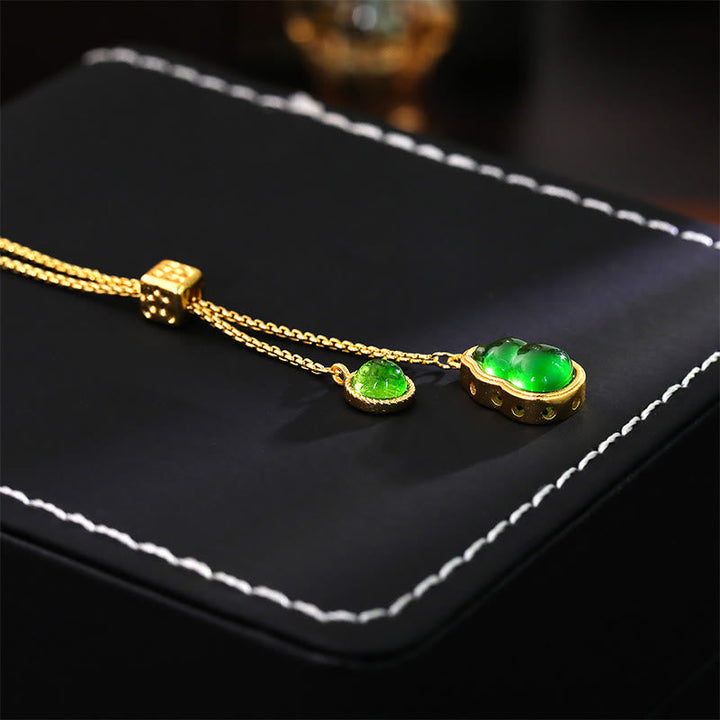 Goldene Kette mit grünen Achat Anhänger Kürbis Kupfer eleganter Naturstein