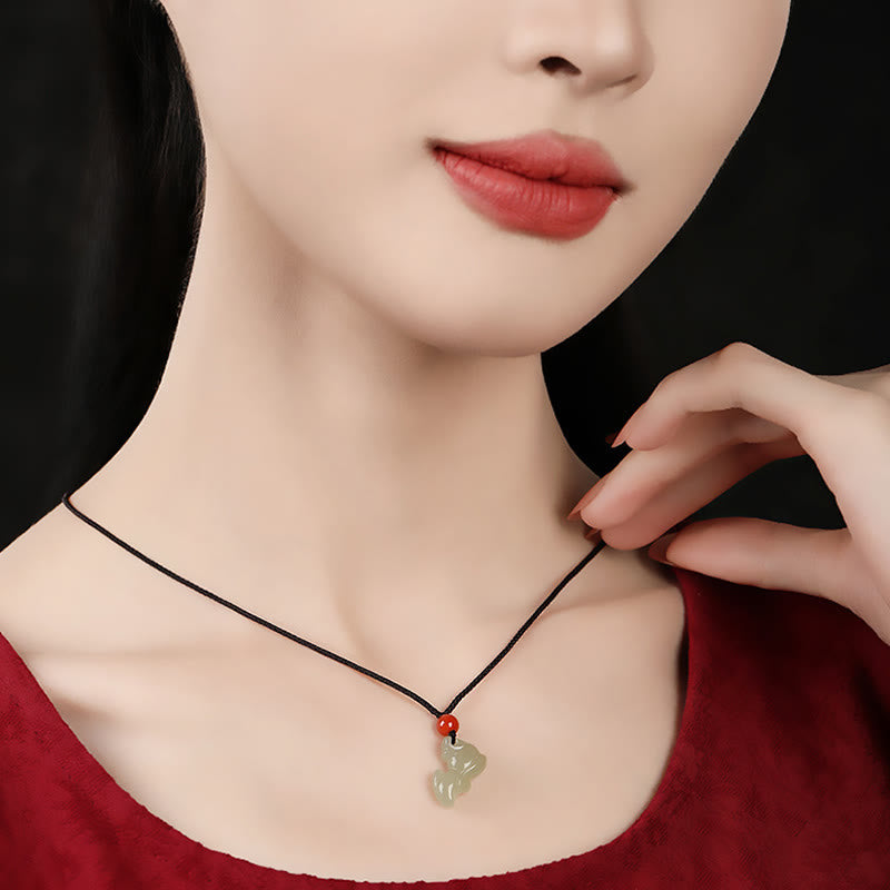 Jade Kette mit roten Achat Perlen Anhänger Wohlstand Chinesischer Zodiak