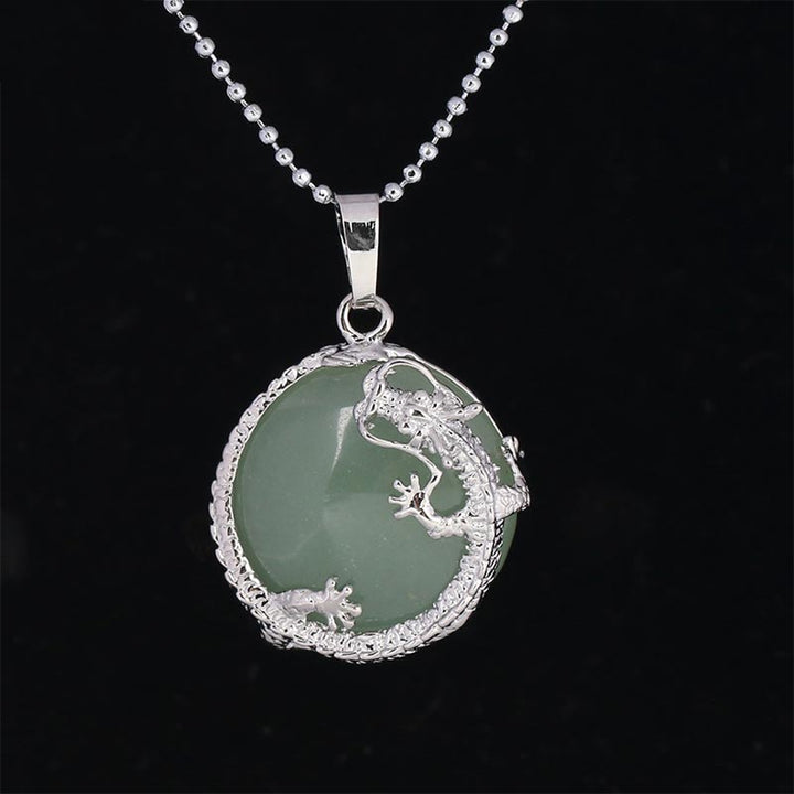 Jade Kette Drachen Anhänger grüner Naturstein Silber elegant getragen