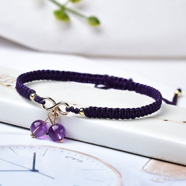 Violettes Amethyst Armband mit Makramee Knoten elegantes Design.