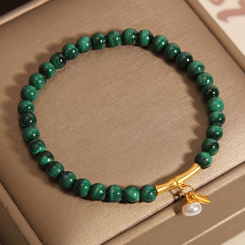 Grünes Malachit Armband mit Perle und Bambus Glücksbringer Schmuck.