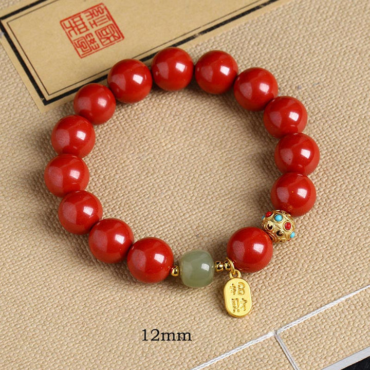 Rotes Armband mit grünem Aventurin Stein, Flachaufnahme auf Stoff