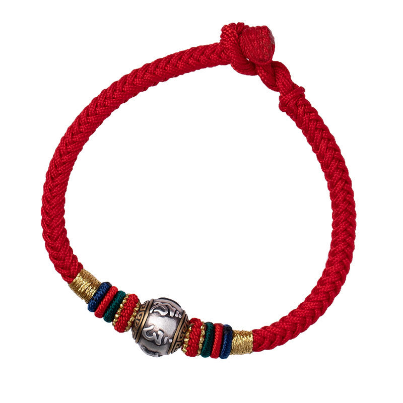 Rotes Baumwoll-Armband mit silbernem Om Mani Padme Hum Anhänger elegant.