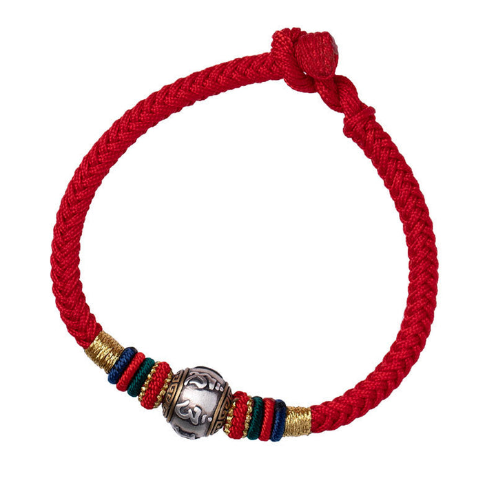 Rotes Baumwoll-Armband mit silbernem Om Mani Padme Hum Anhänger elegant.