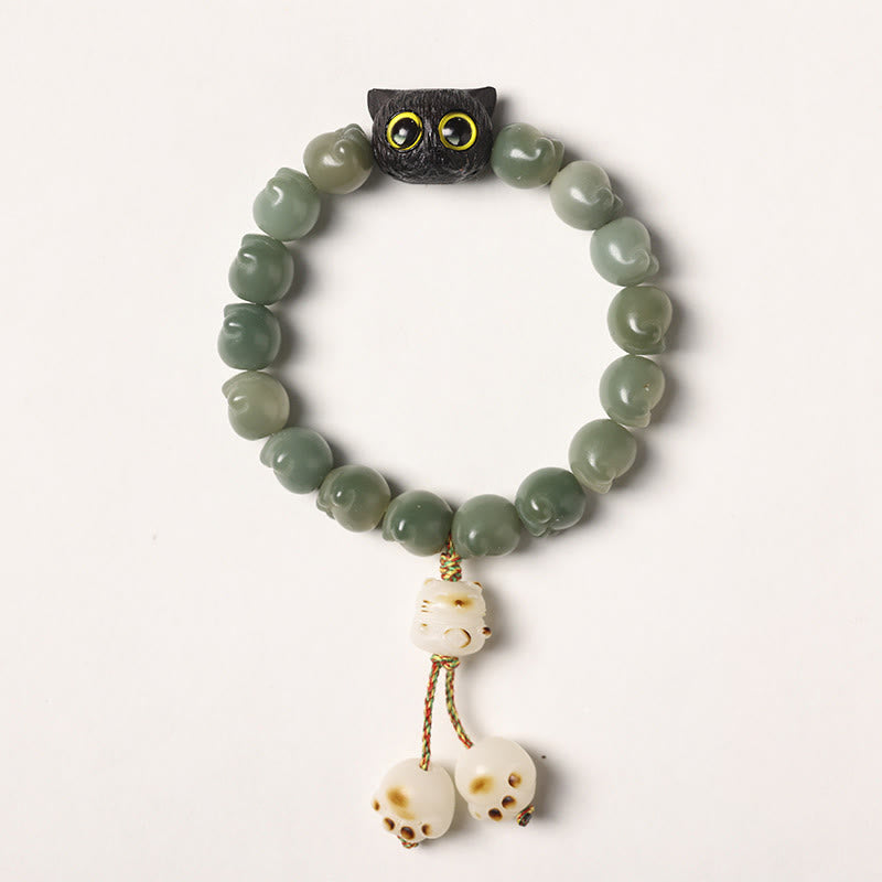 Armband mit grünen Perlen, Ebenholz Katze und Bodhi Samen Anhänger.