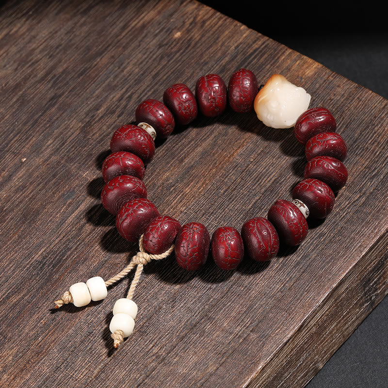 Mala Bodhi Armband dunkelrote Perlen weiße Spacer Naturstein elastisch