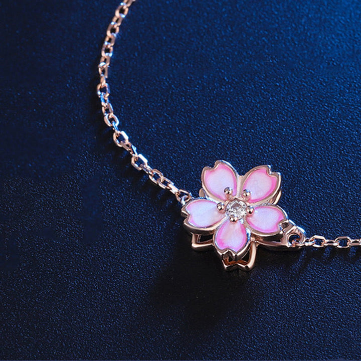 Rosafarbenes Blüten-Armband 925 Silber elegant am Handgelenk getragen.