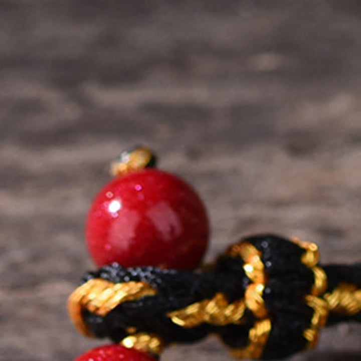Armband Amethyst Zinnober Balance Glück rote Perle geflochten Detail Handarbeit