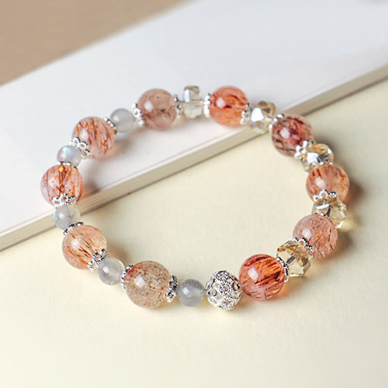 Armband Aquamarin Kristall – Frieden mit Kupferrutil Perlen und Silberverzierung am Handgelenk