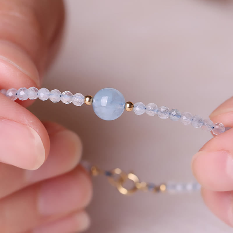 Armband Aquamarin Frieden Energie Perlen blau Handgelenk getragen Schmuck