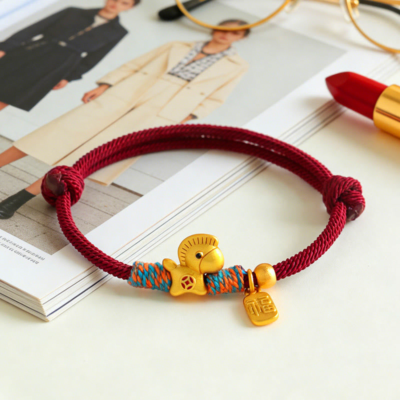 Rotes Armband mit goldenem Pferd Fu-Zeichen Anhänger Energie Glück Handgelenk