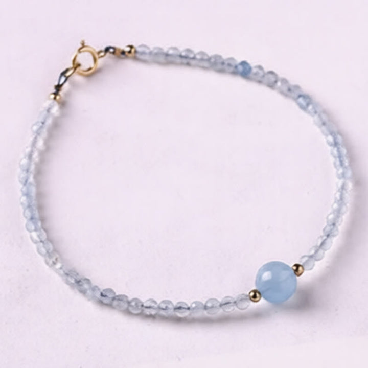 Armband Aquamarin – Frieden & Energie zarte blaue Perlen Goldverschluss Schmuck