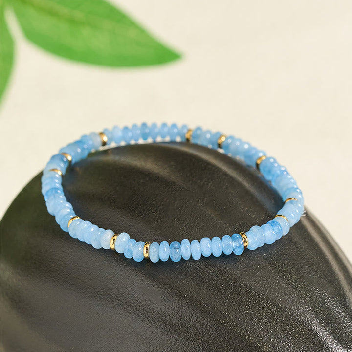 Armband Aquamarin Perle blau mit goldenen Akzenten Schmuck Handgelenk Naturstein