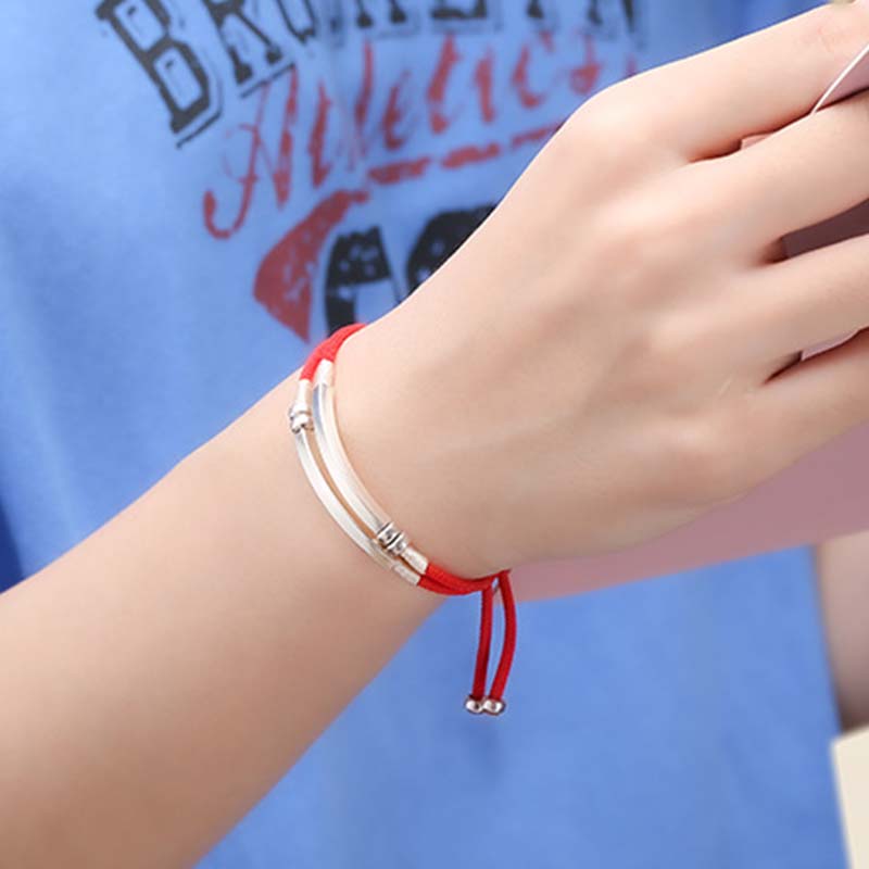 Armband Sterlingsilber Rote Schnur am Handgelenk getragen Schutz Glück Damen